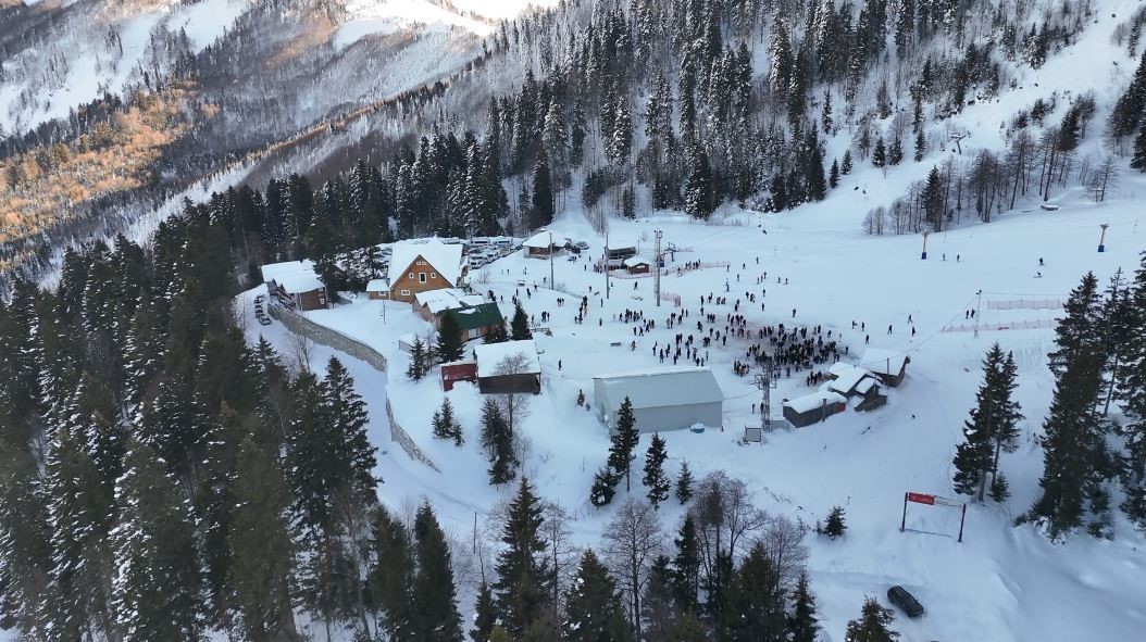 artvin atabari kayak merkezinde 7 geleneksel kar senligi coskuyla kutlandi