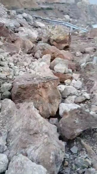 artvinde heyelan ardanucta 6 koye baglanan yol ulasima kapandi Pz3UH1wE