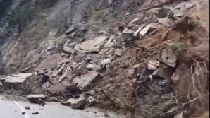 artvinde heyelan nedeniyle hopa borcka karayolu ulasima kapandi 6YZBE6VX