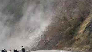 artvindeki heyelan ani kameraya yansidi JxxRLfKN