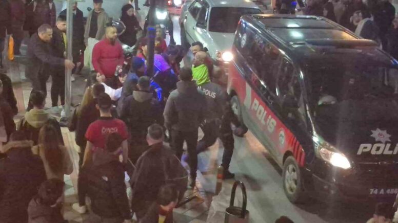 bartinda laf atma kavgasi 1 kisi yaralandi 1 kadin sinir krizi gecirdi pwf1WZgL