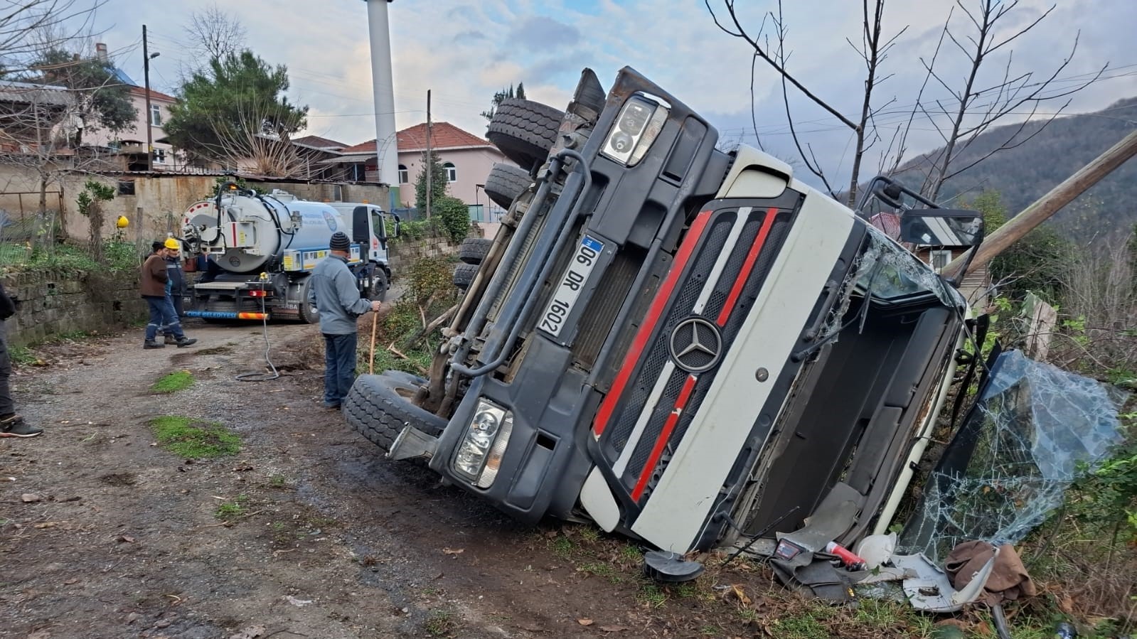beton mikseri devrildi surucu yara almadan kurtuldu ADAnURSH