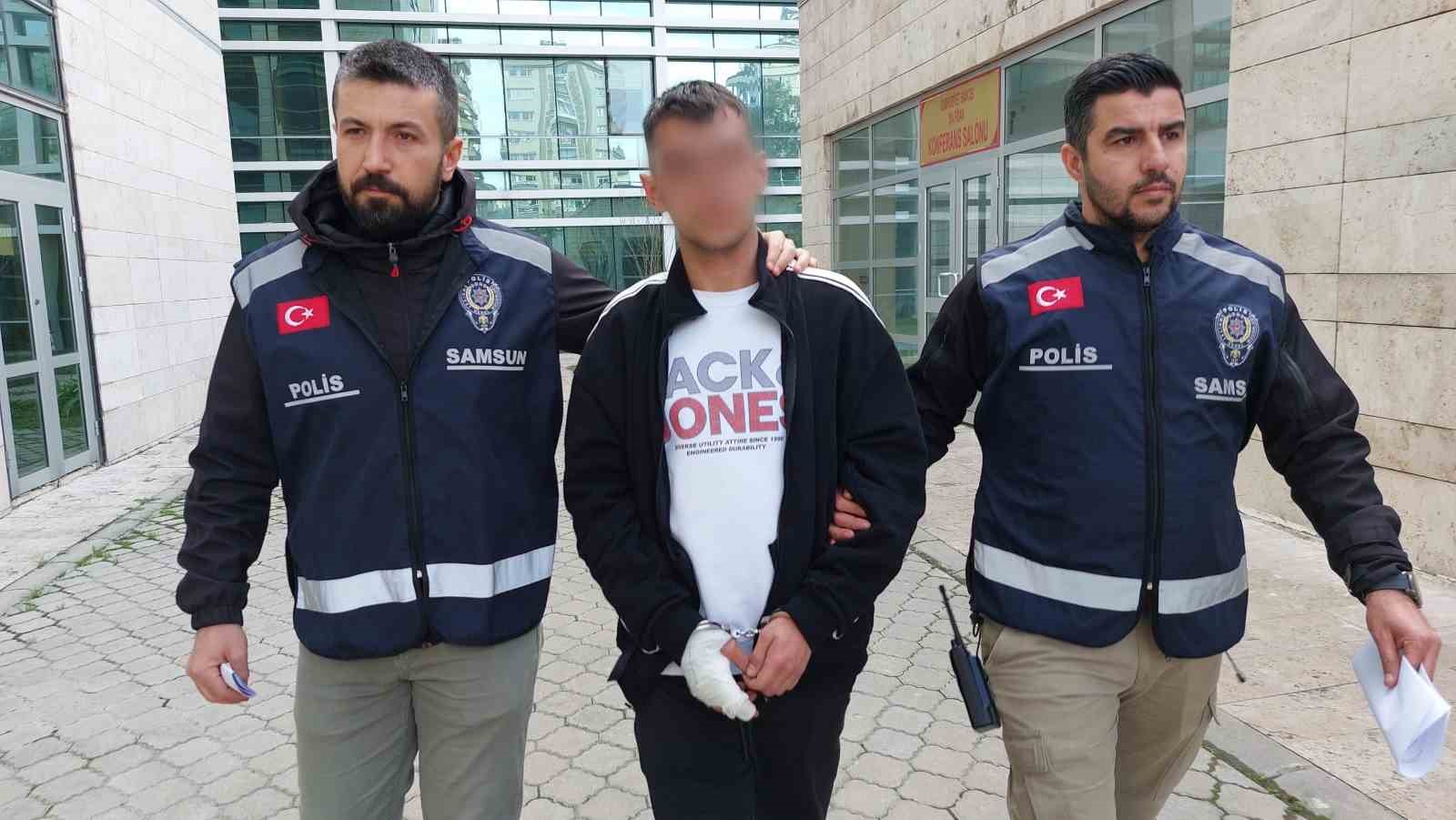 birlikte icki ictigi 2 arkadasini bicakladi E5hZh72W