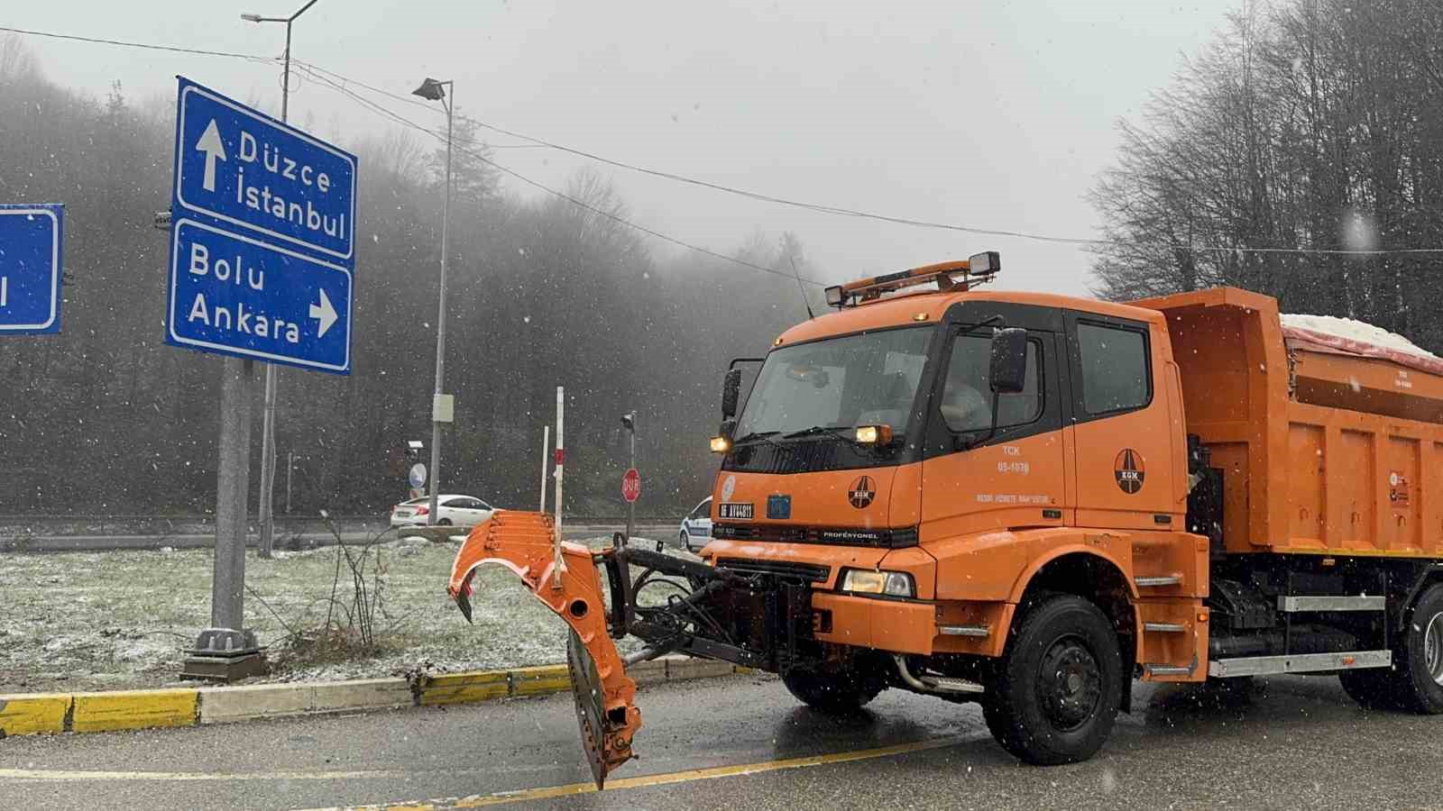 bolu dagi gecisinde kar yagisi basladi q68vJZ65