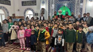 cocuklarin camiye alismasini saglamak icin cesitli etkinlikler duzenlendi SVlWhKSc