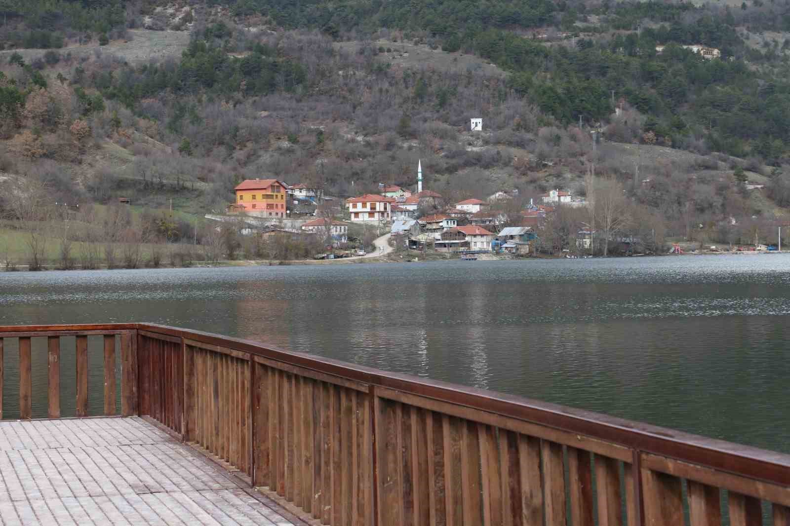 cubuk golunde sonbahardan kalma gunler yasaniyor ZewO8tSR
