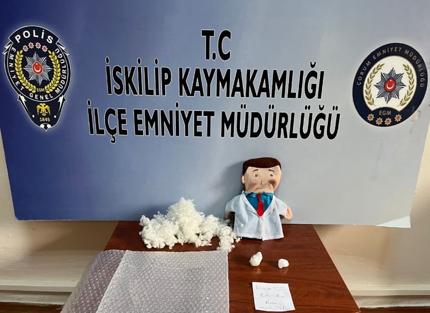 dogum gunun kutlu olsun notunun bulundugu bez bebekten uyusturu cikti 8 gozalti 5MAP88KR