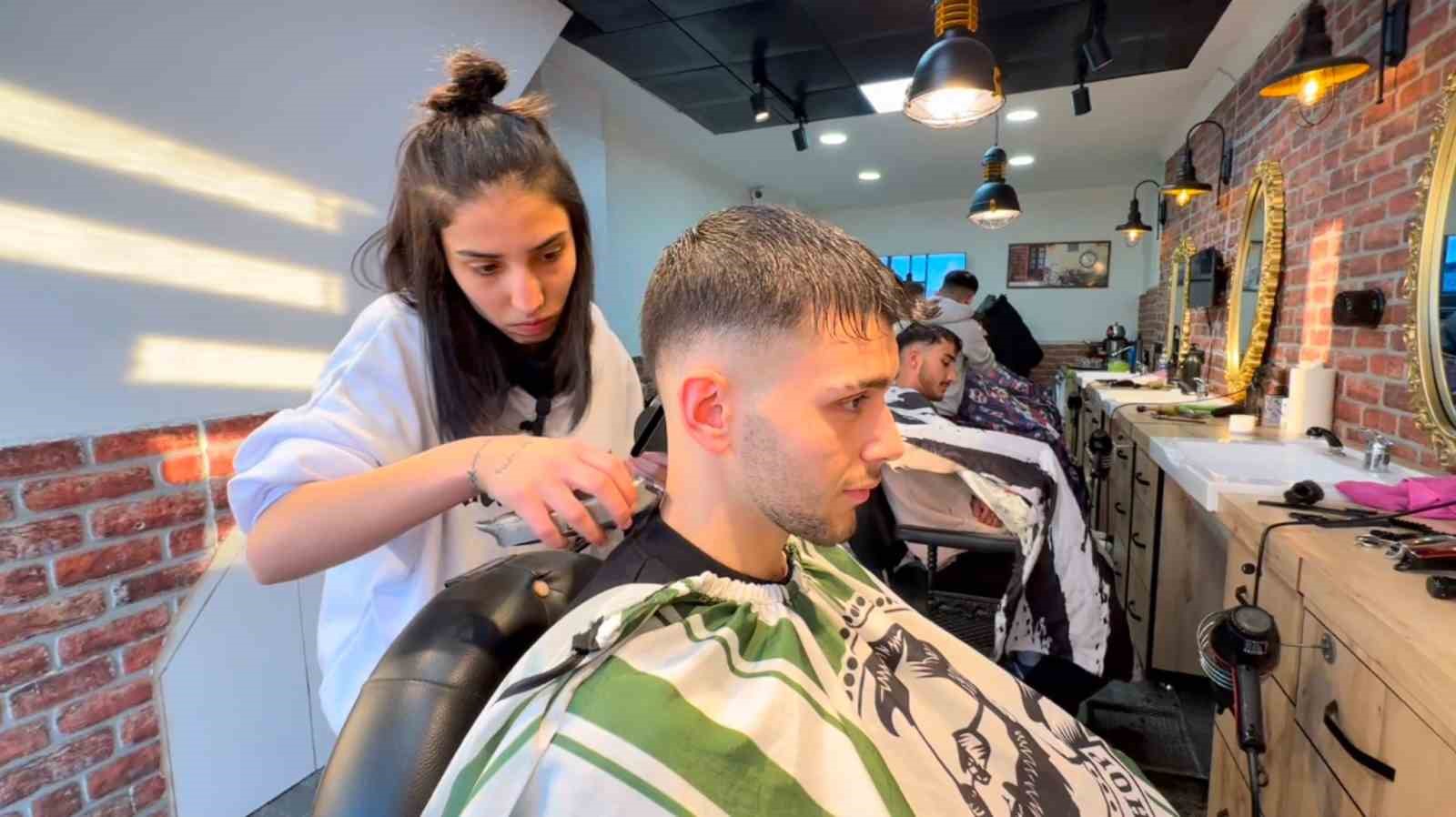 giresunun tek kadin erkek kuaforunu gorenler saskinliklarini gizleyemiyor lEeCDgJW