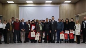 huzurevleri sakinleri ile universite ogrencileri etkinlikte bulustu 9vjR78gx