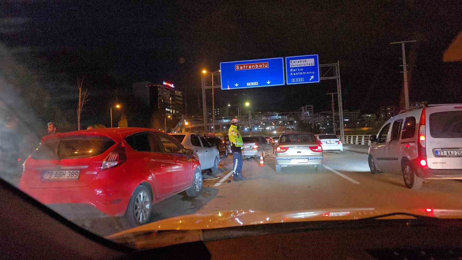 karabukte 5 aracli zincirleme trafik kazasi 3 yarali VJ897ywD