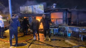 karayolu kenarindaki cay ve gozleme tesisi yandi FBOXCRIN