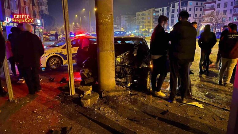 kastamonuda iki otomobil carpisti 4 yarali Wr3HYgZn