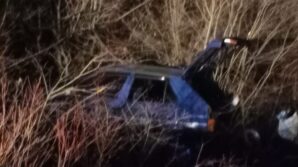 kontrolden cikan otomobil refuje uctu 2 yarali rV1erhAI