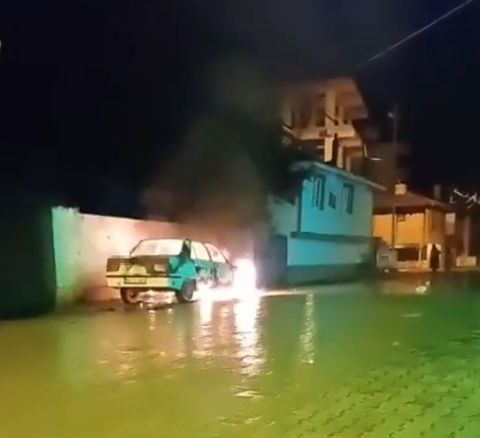 kundaklama iddiasi otomobil kule dondu odunluk zarar gordu PNSPYfhS