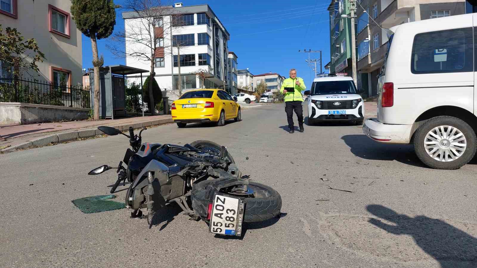 motosiklet hafif ticari araca arkadan carpti 1 yarali 7dQfzVMp