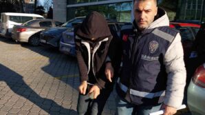 parkta arkadasini bicakla agir yaralayan sahis tutuklandi vSYBS1Sw