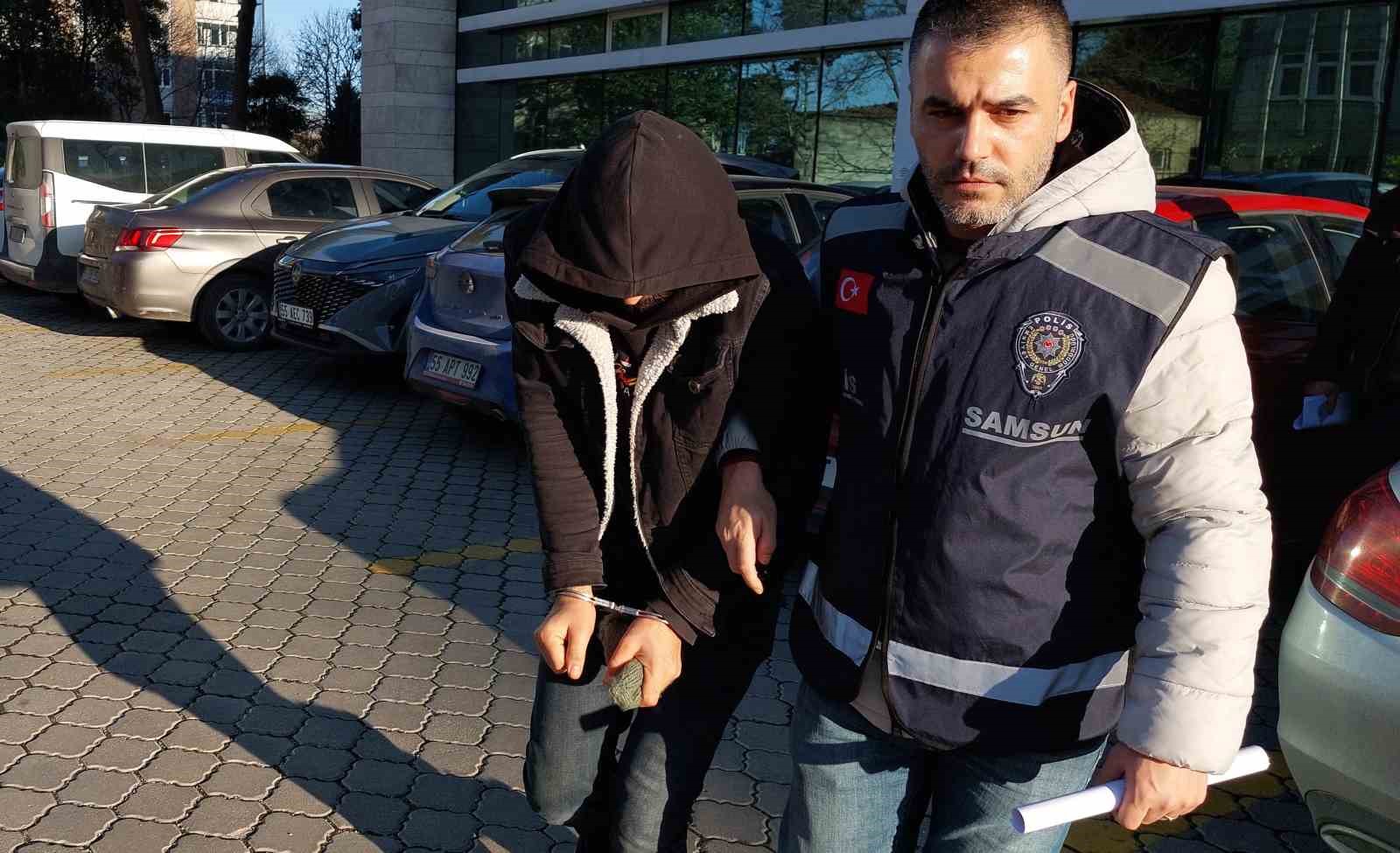 parkta arkadasini bicakla agir yaralayan sahis tutuklandi vSYBS1Sw