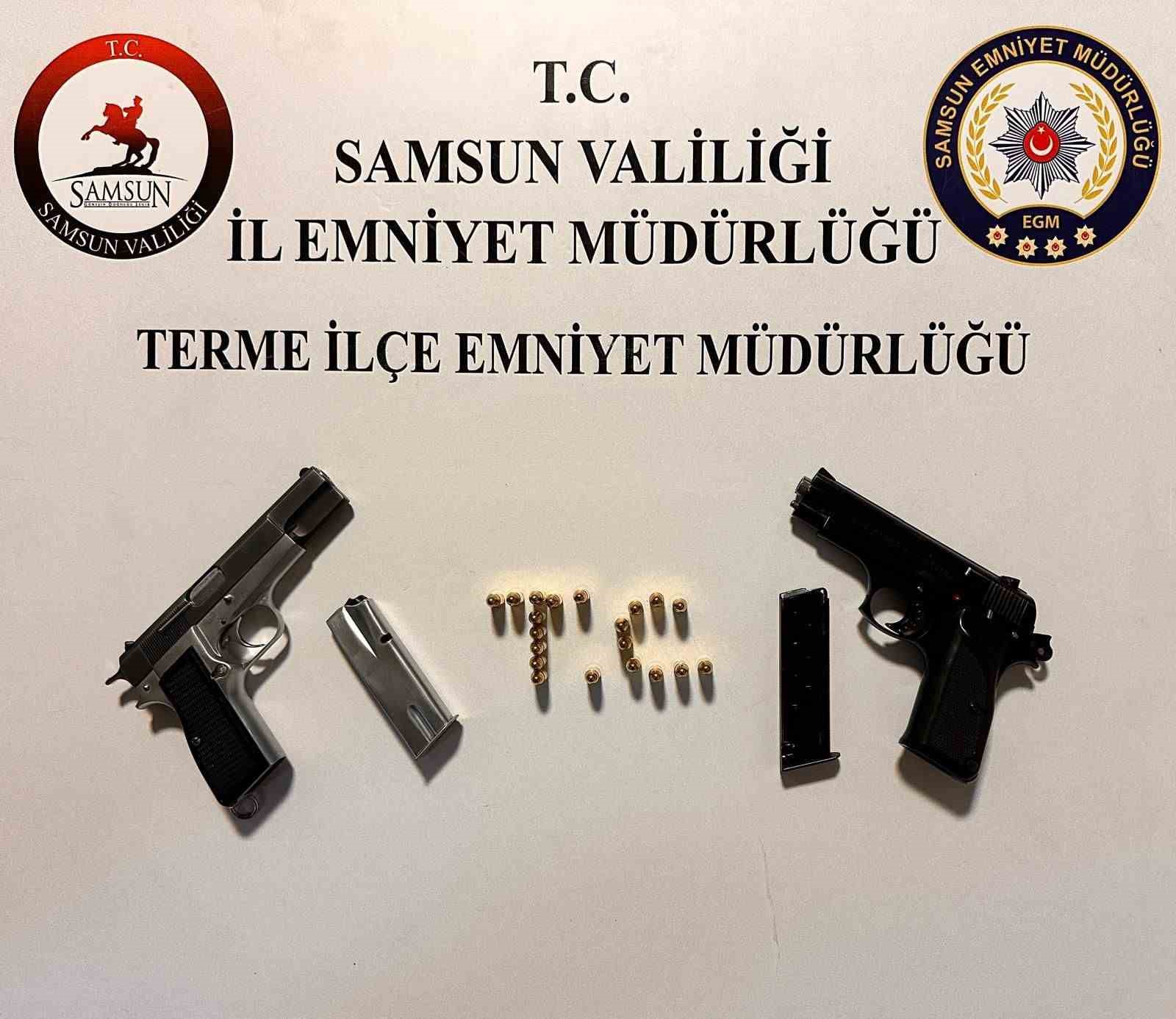 samsunda 2 kisi ruhsatsiz silahla yakalandi UqG8d4Fw