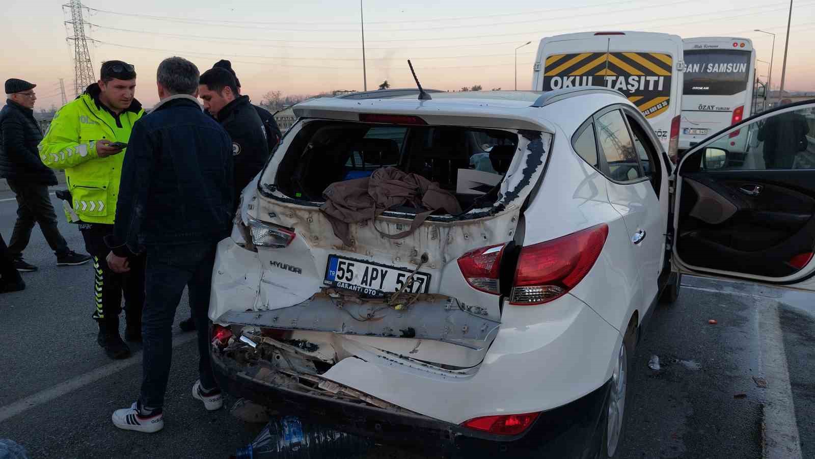 samsunda 5 aracli zincirleme kaza 2 yarali 1Afh82O1