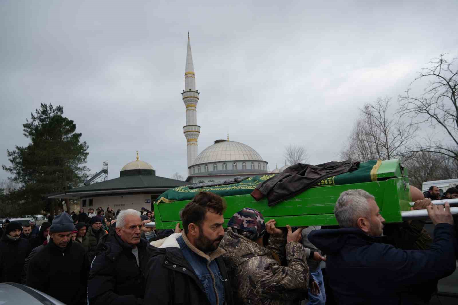 samsunda cansiz bedeni bulunan balikci son yolculuguna ugurlandi zOZwj8ua
