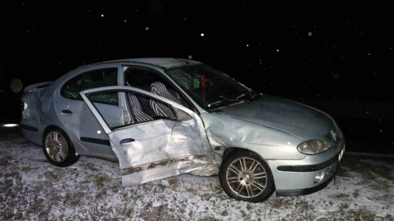 samsunda iki otomobil carpisti 4 yarali MfSJHhHX