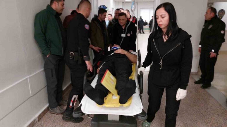 samsunda supheliyi kovalarken catidan dusen polis yaralandi pKTw6qyL