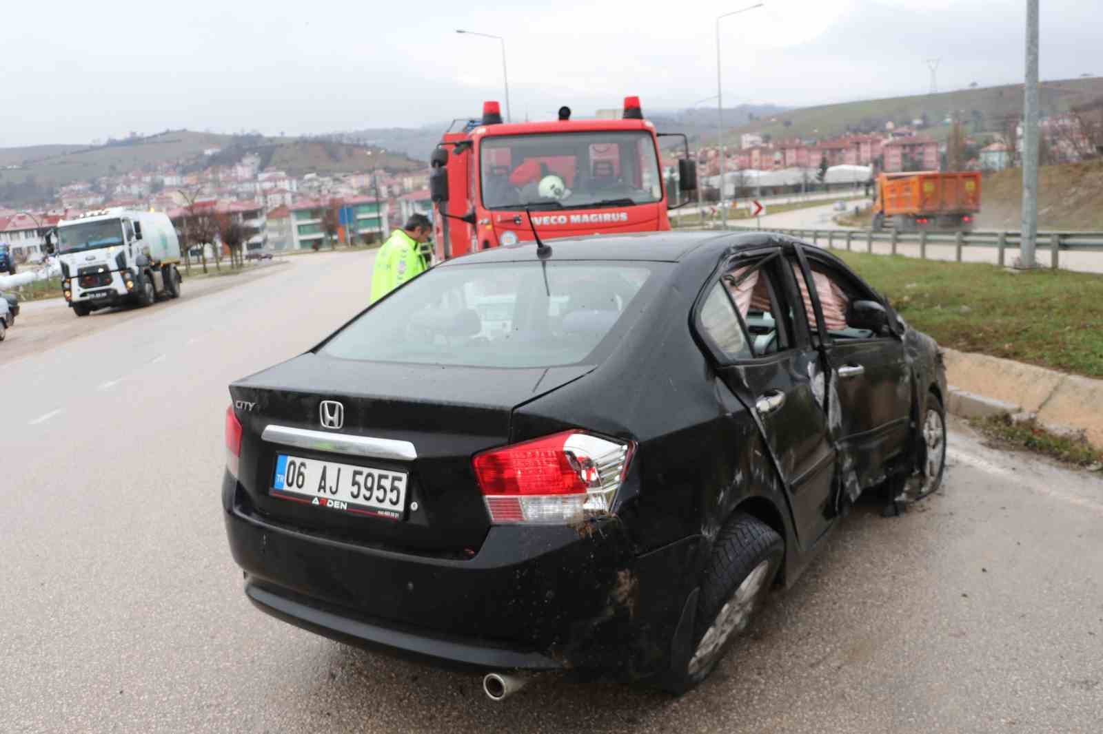 samsunda trafik kazasi 3 yarali hVEuJAYM