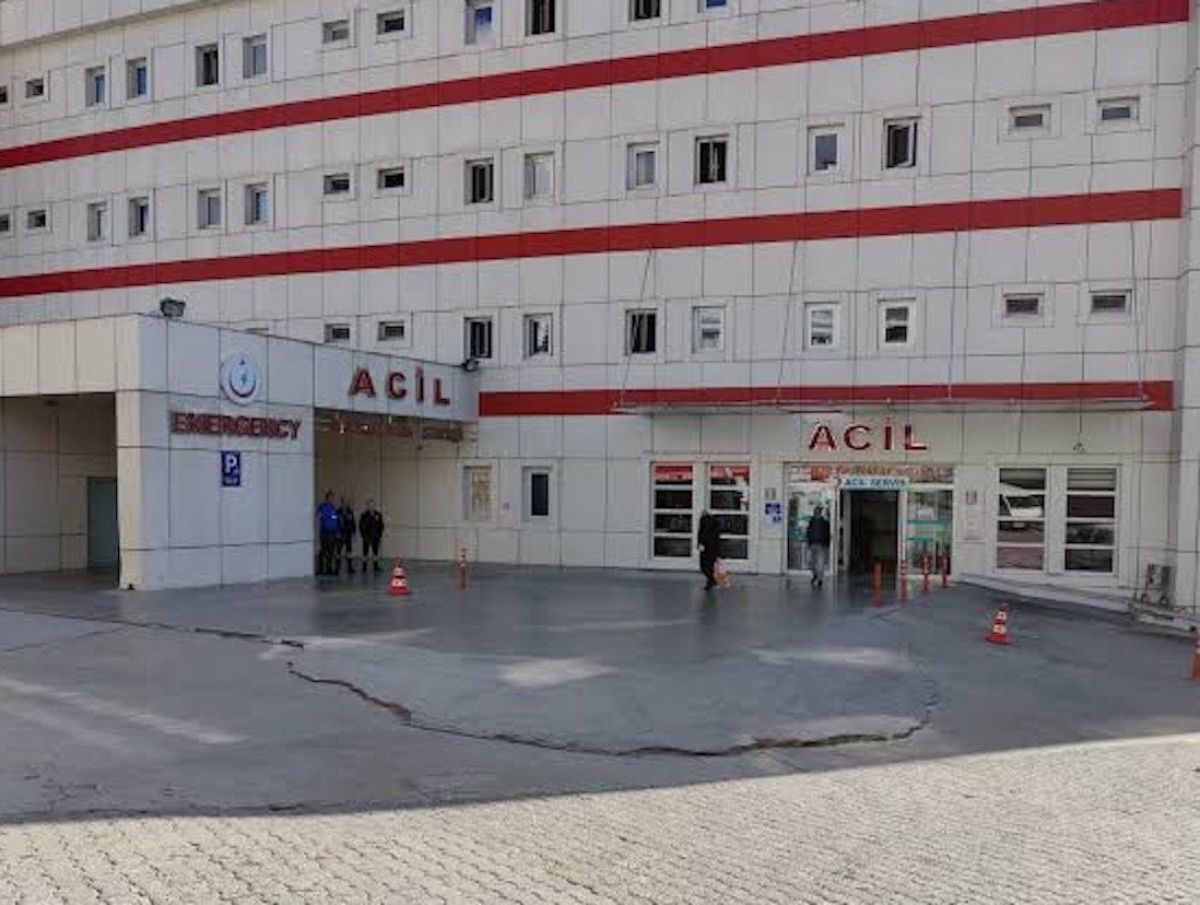 silahini temizlemek isterken kazara kizini vurdu