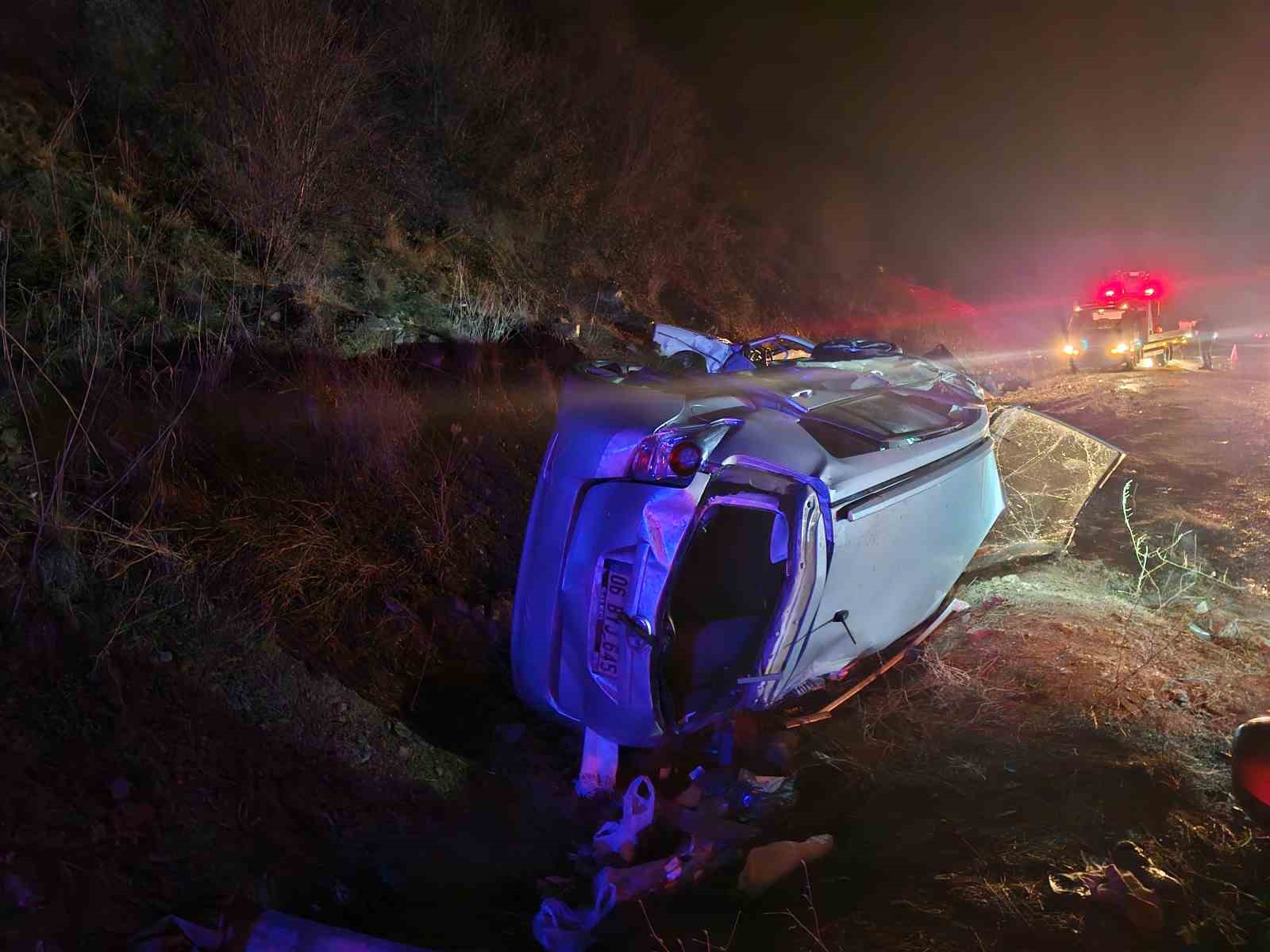 takla atan otomobildeki 3 kisi yaralandi ZKaKNaH6