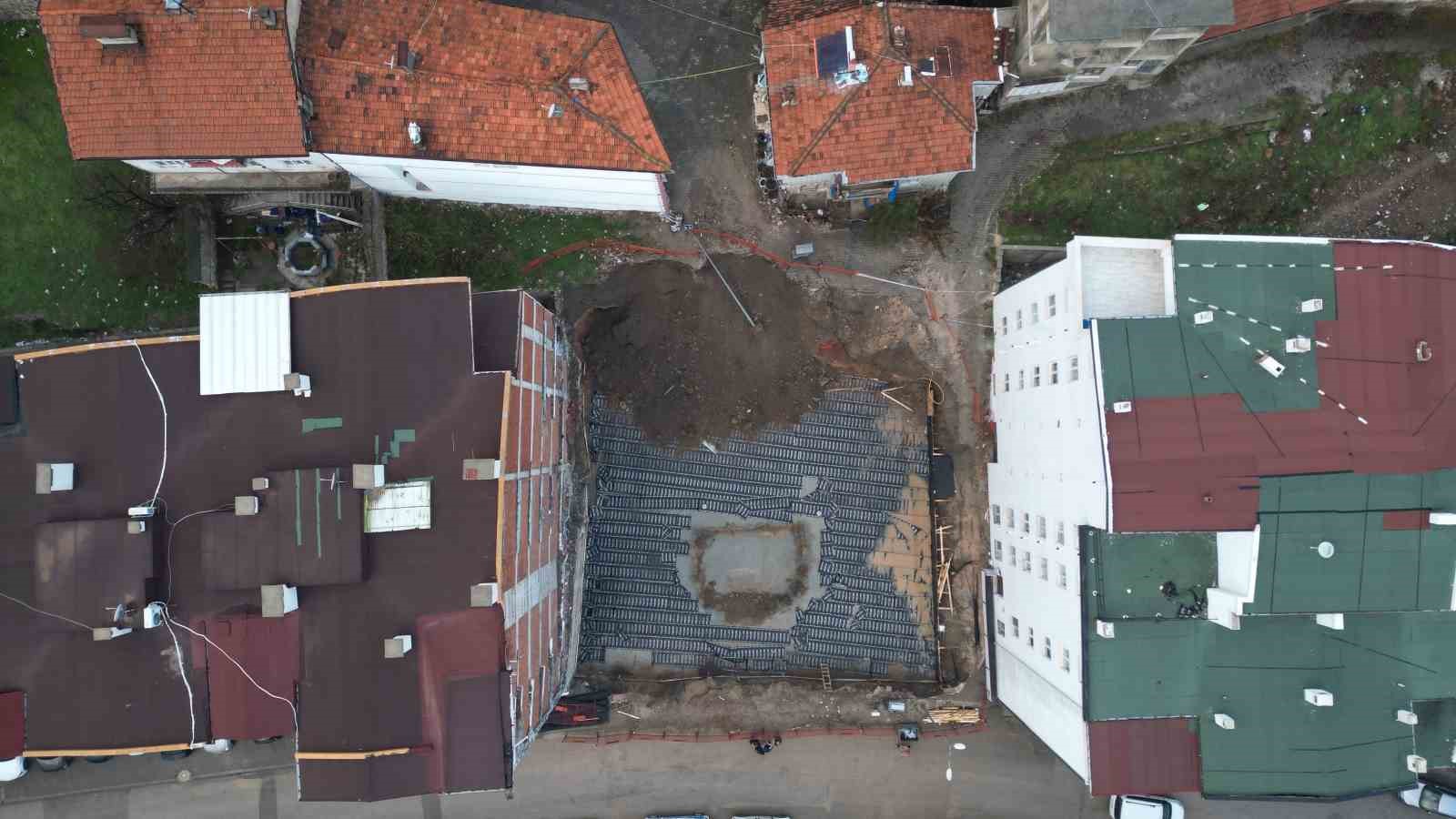 tokatta insaat kazisinda toprak kaymasi yasandi 5 daire bosaltildi