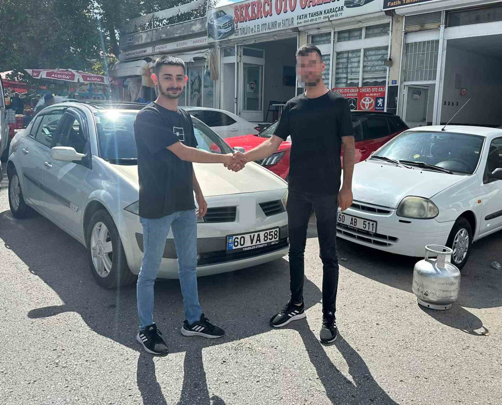 4 ay once aldigi otomobil eceli oldu NVCMYvT4