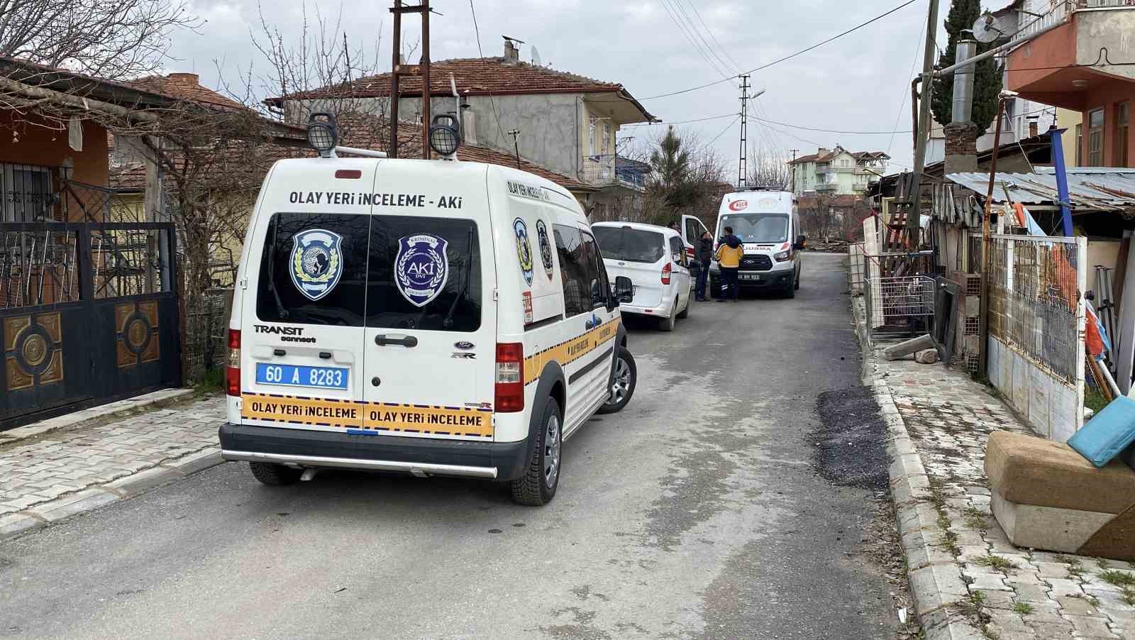 alkol aldiktan sonra baltayla arkadasini olduren zanli tutuklandi 2qUC1vrs