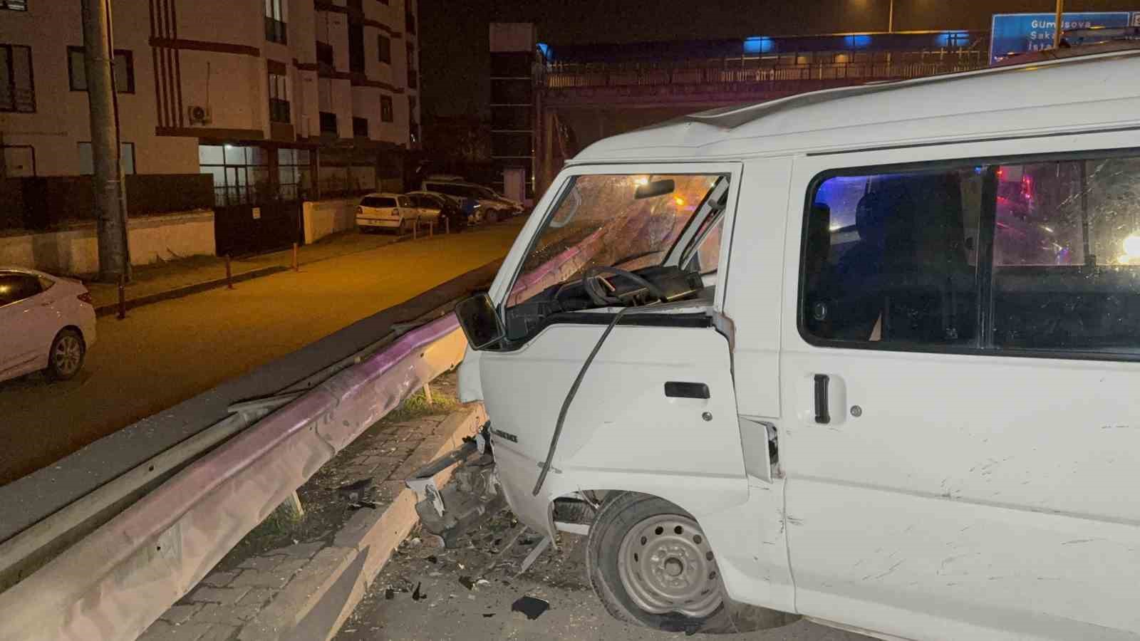 alkollu ve ehliyetsiz surucunun kullandigi arac kontrolden cikip karsi seride gecti tOSMTVEm