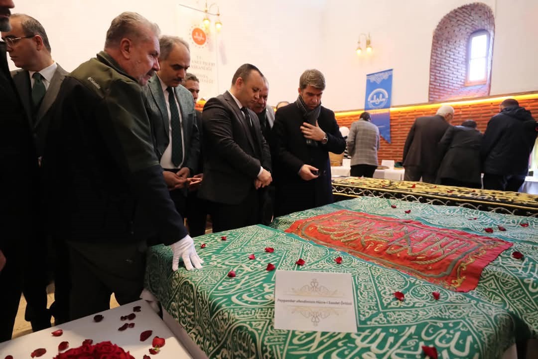amasyada mukaddes emanetler sergisi acildi R6KIFBQr