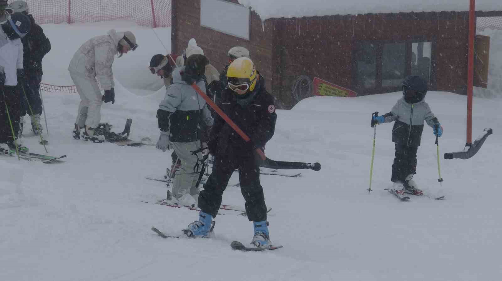 atabari kayak merkezi somestr tatilinin baslamasi ile birlikte ziyaretci akinina ugradi 9FIrISbT