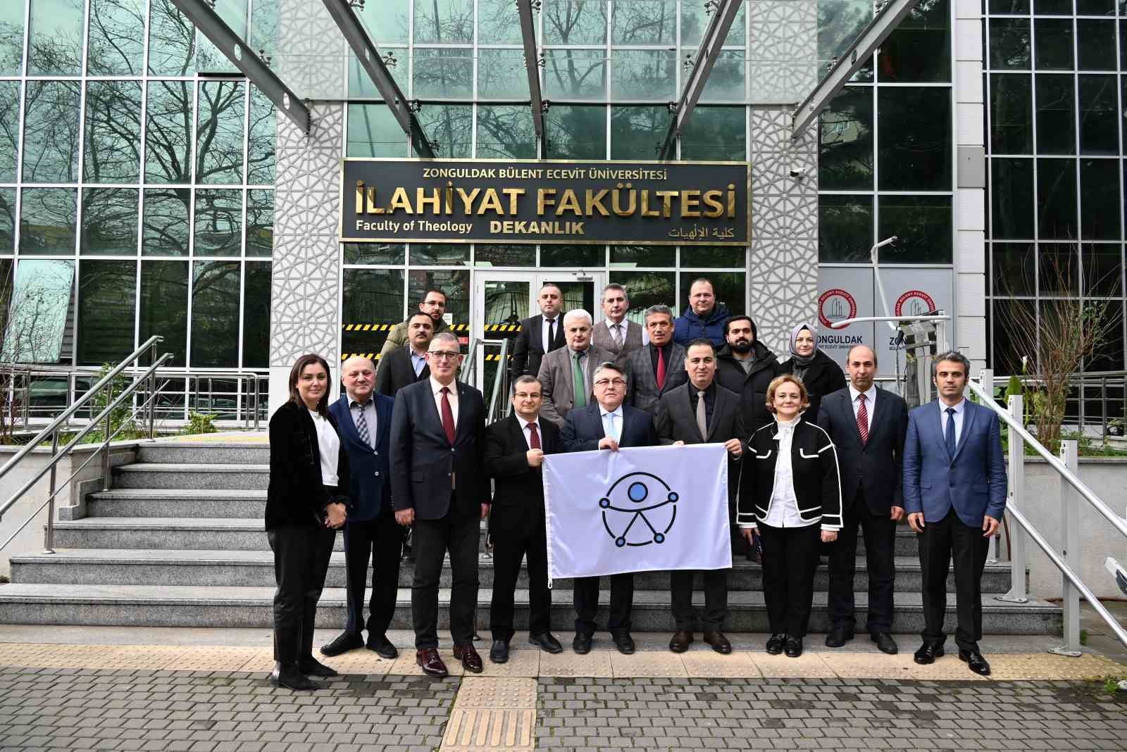 beun ilahiyat fakultesine erisilebilirlik belgesi ve erisilebilirlik logolu bayrak takdim edildi NsChtEO8