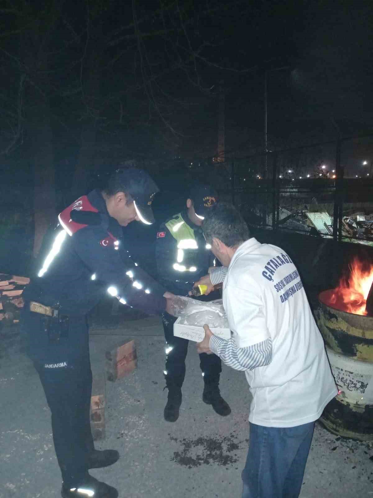 catalagzi sosyal yardimlasma ve dayanisma derneginden geleneksel ikramlarini surdurdu FCtyuUuS