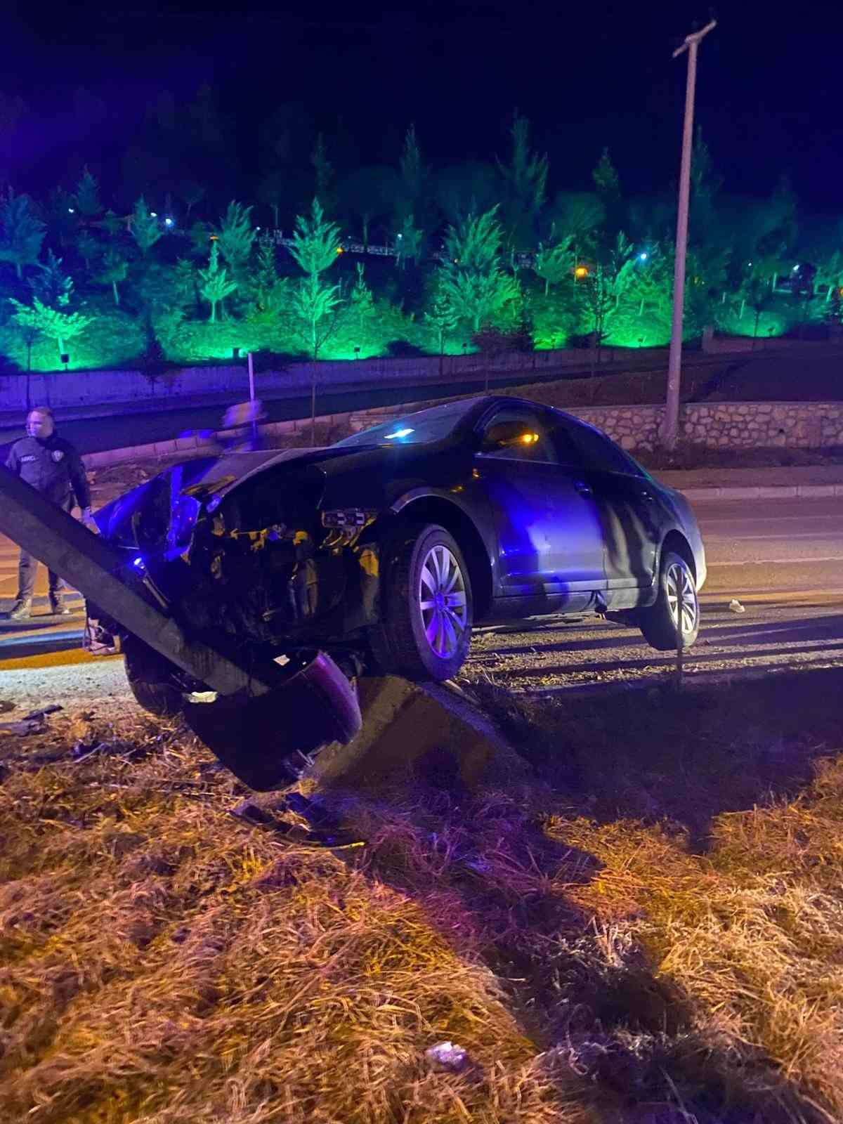 cenazeye giden vatandaslarin bulundugu cip kaza yapti 5 yarali rr7E8DfK