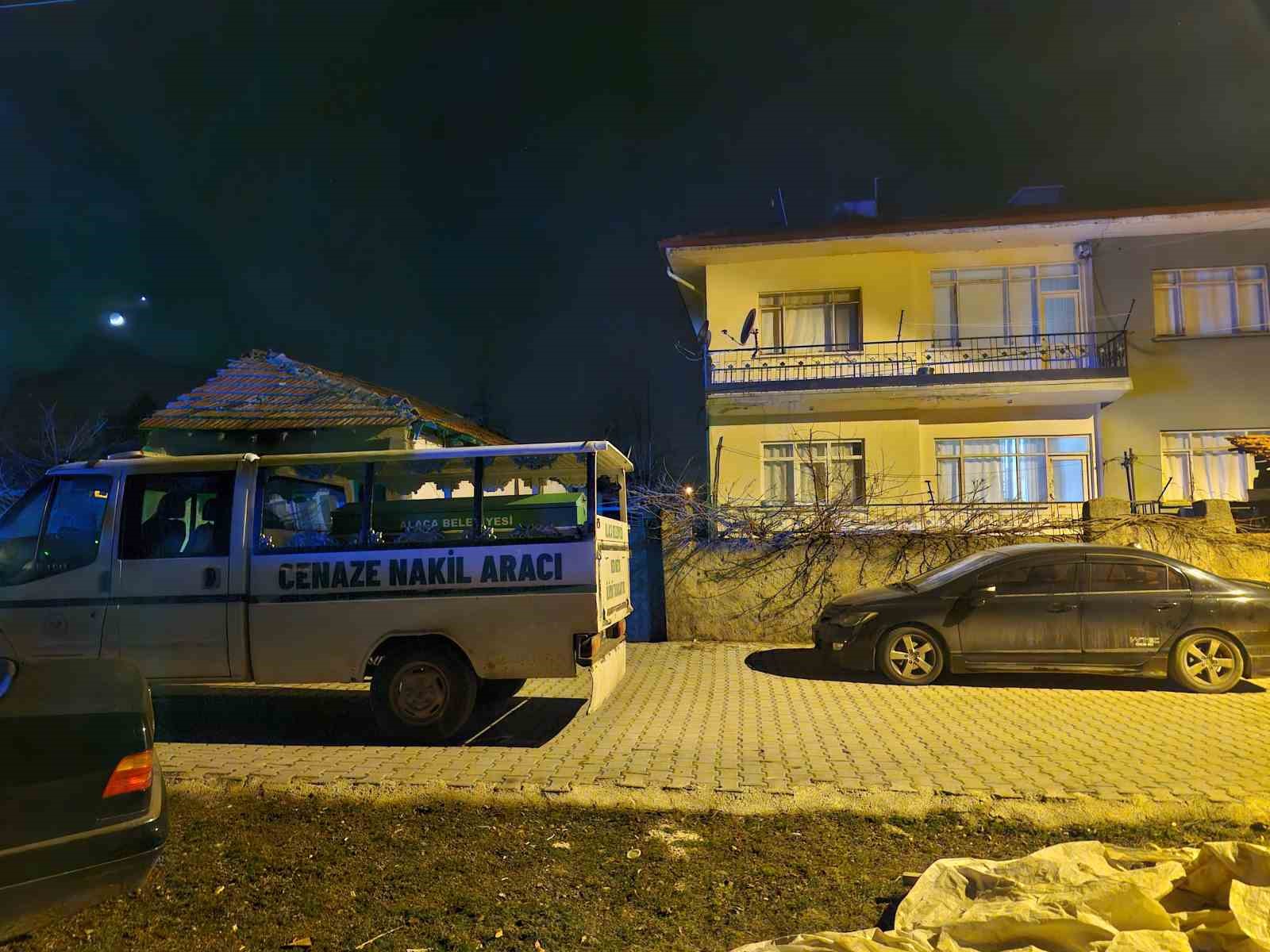 corumda bir kadin evinde olu bulundu BU1FyknC