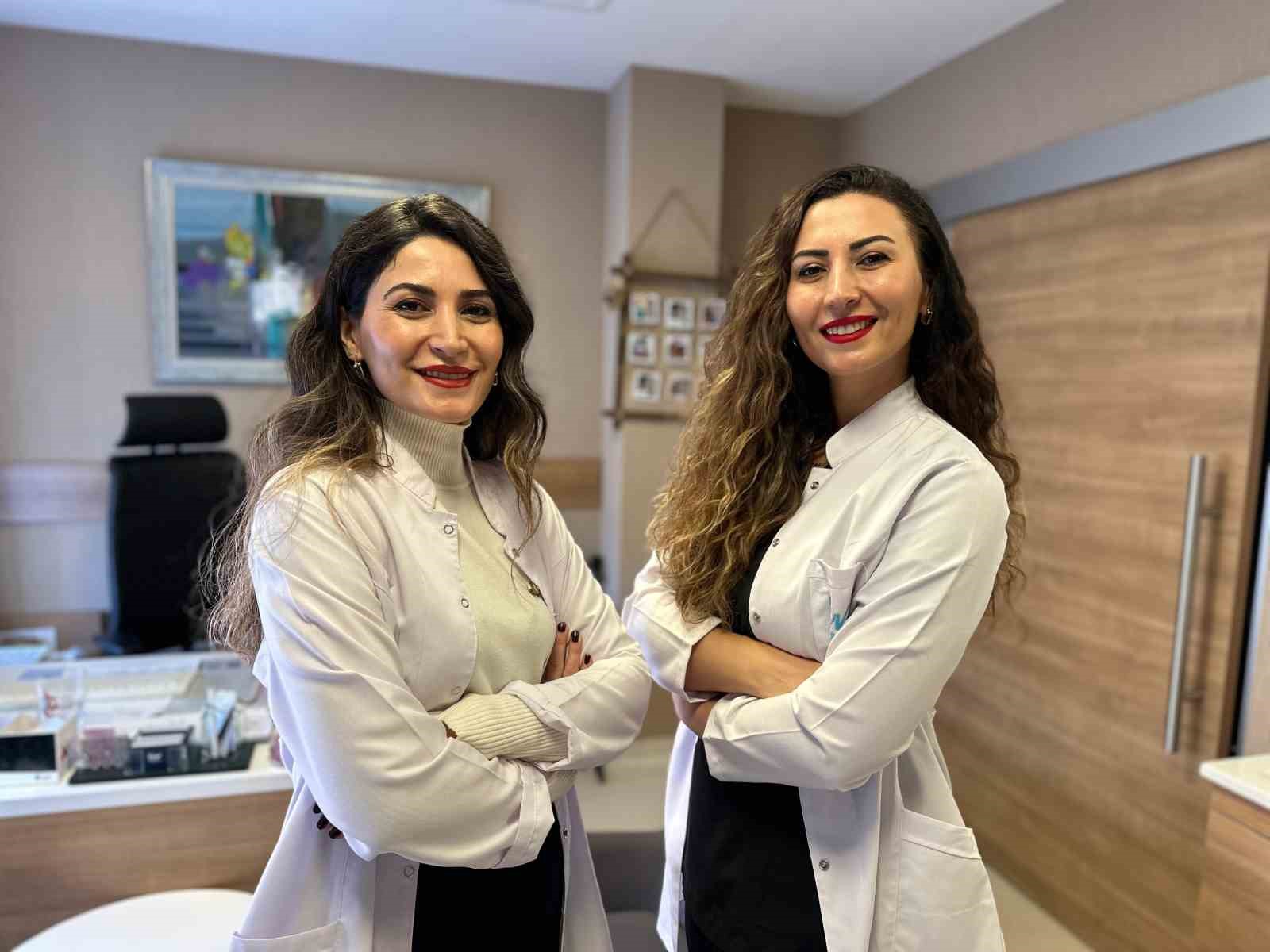 doktor kiz kardesler ayni hastanede sifa dagitiyor VAFsiezI