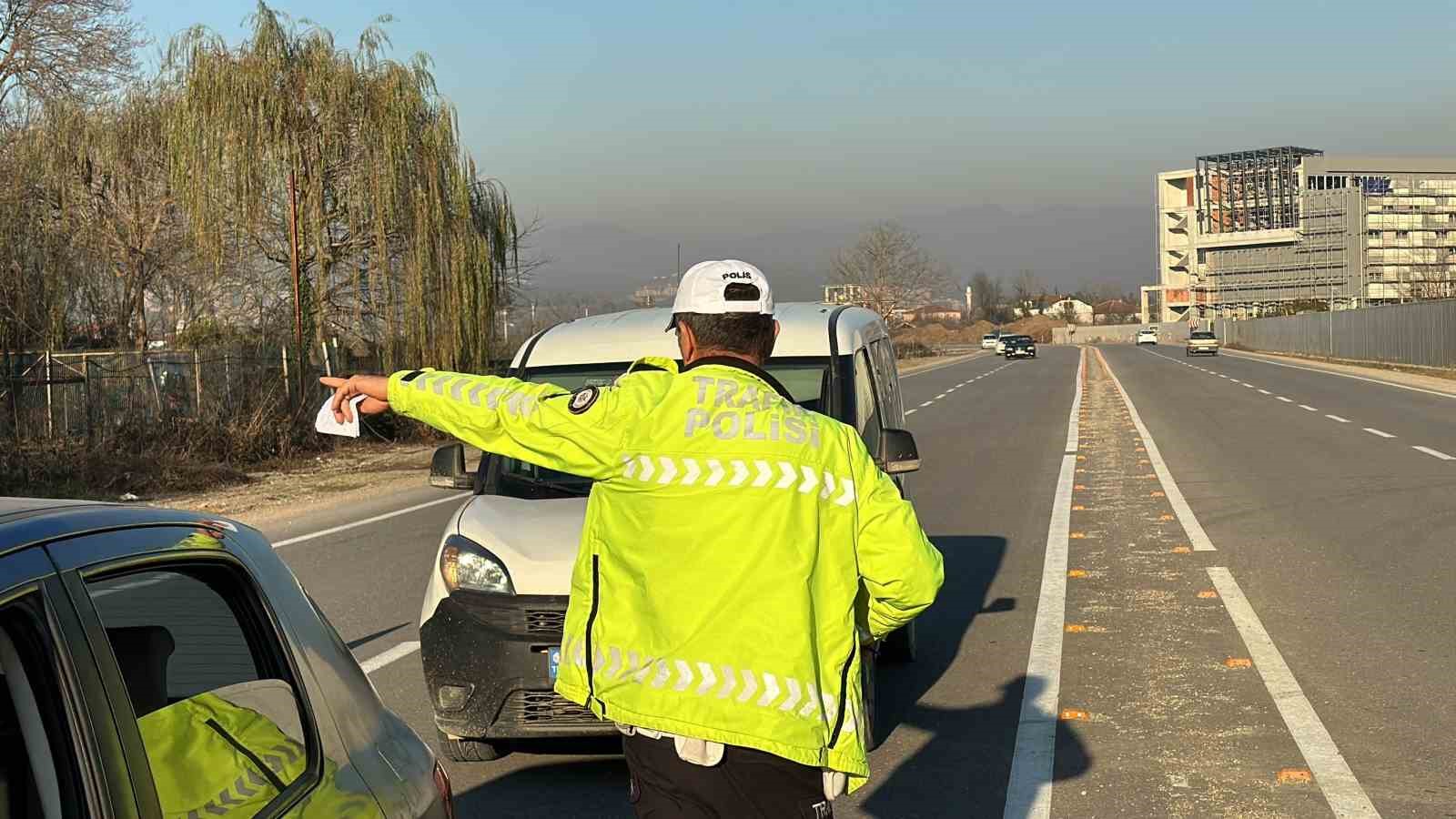 duzcede 163 arac trafikten men edildi 33 surucuye alkolden islem yapildi