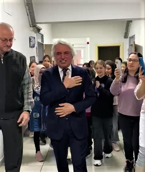 emekliye ayrilan ogretmene duygulandiran surpriz
