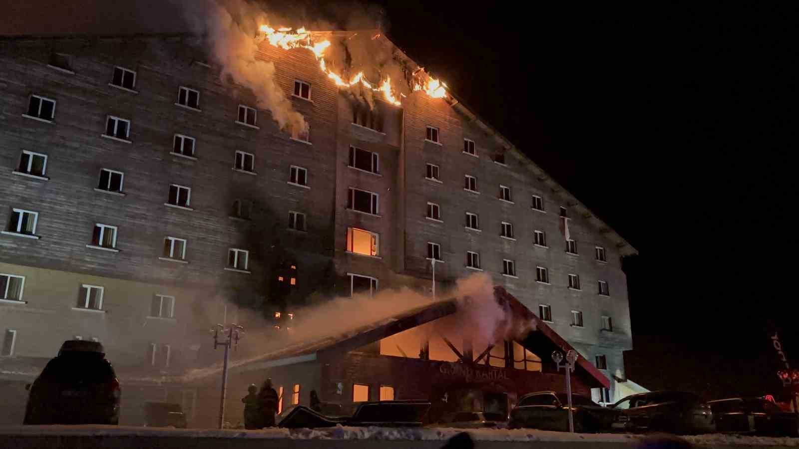 geceligi 30 bin liralik otelde yanarak olduler