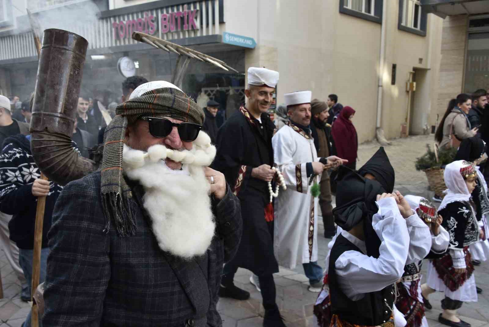 gumushanede kalandar gelenegi koylerden sehre indi PKcT5R7P