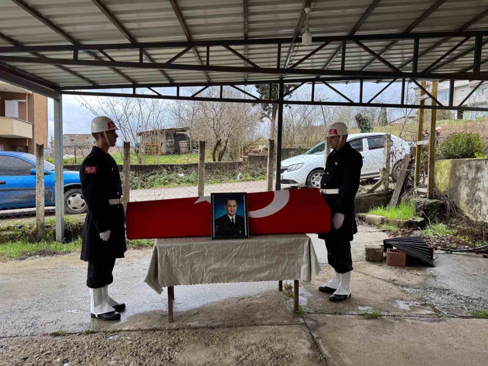 hayatini kaybeden emekli astsubay son yolculuguna ugurlandi