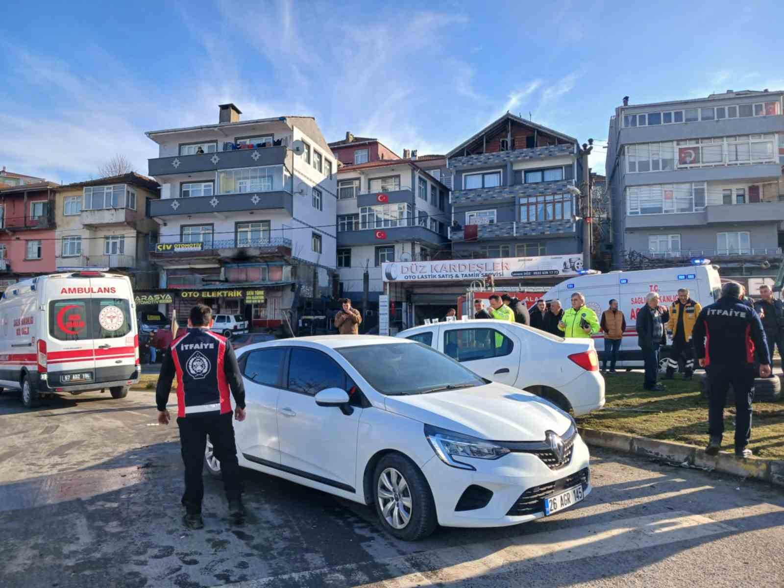 iki aracin karistigi kazada iki kisi yaralandi p1jNTQ1k