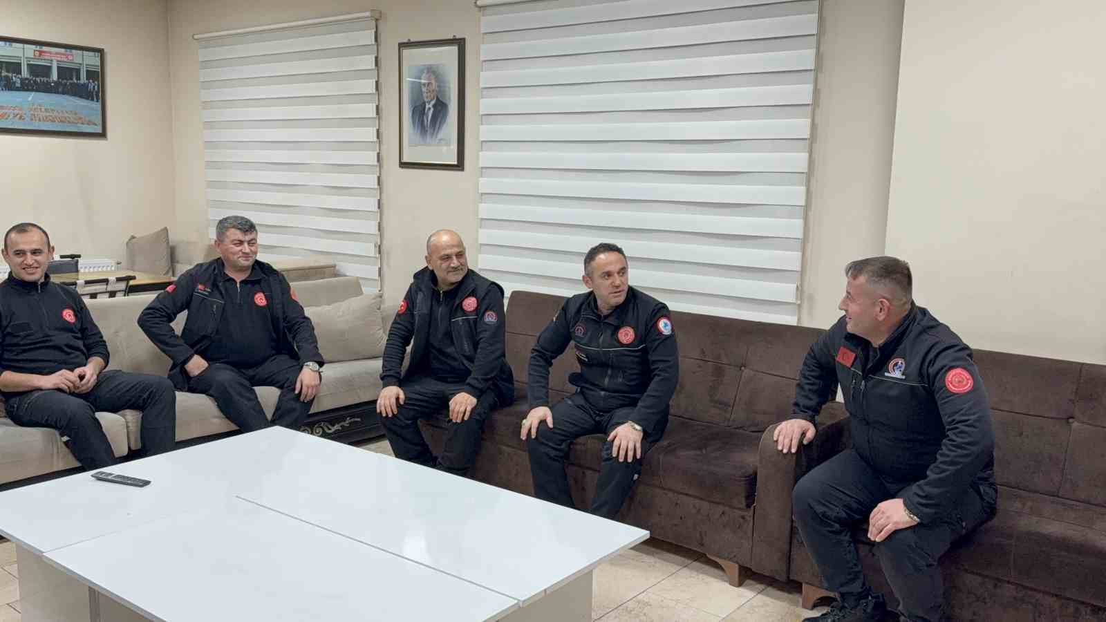 itfaiyeciler yeni yila yanginla girdi Dlmp4rMY