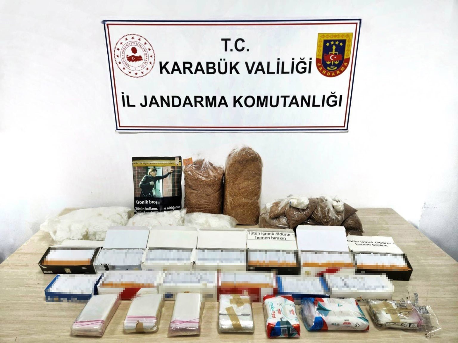 jandarma binlerce adet makaron ve filtre ele gecirdi b8eYqL52
