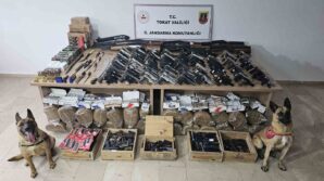 jandarmadan silah ve tutun kacakcilarina darbe gkWheSrS