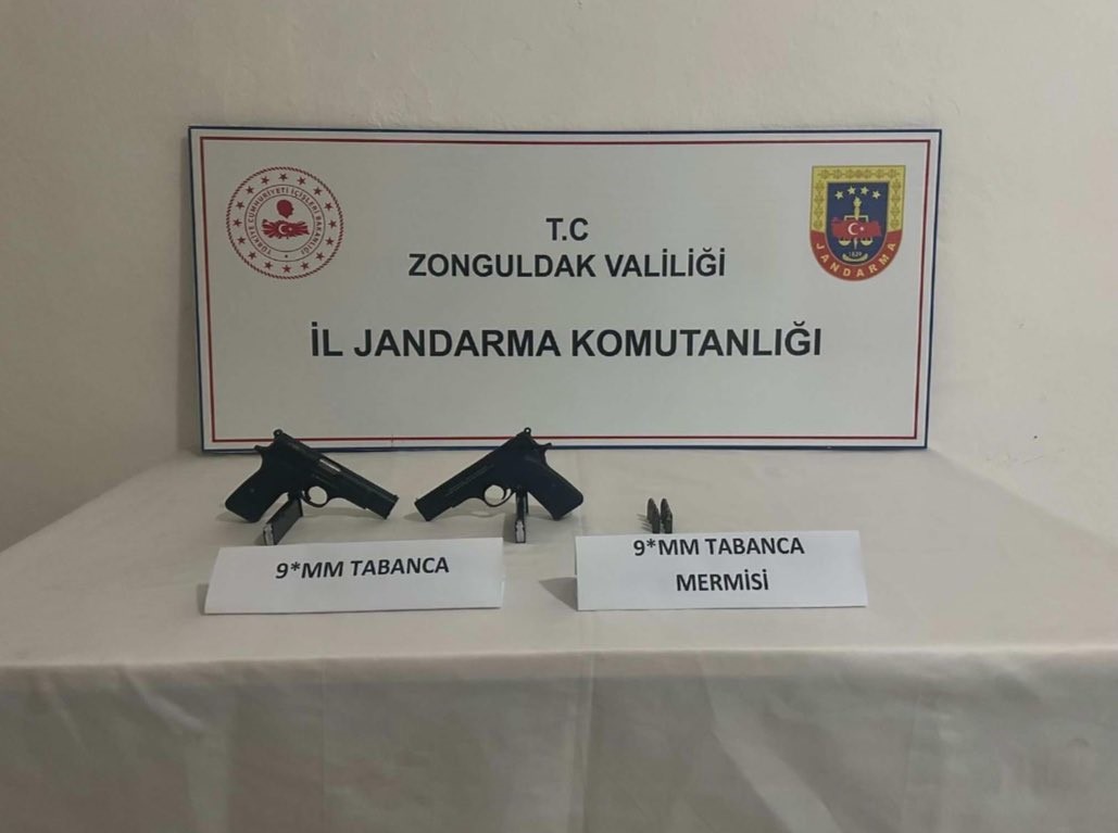 jandarmanin durdurdugu aractan silah cikti 2 tutuklu 4gjmjF4V